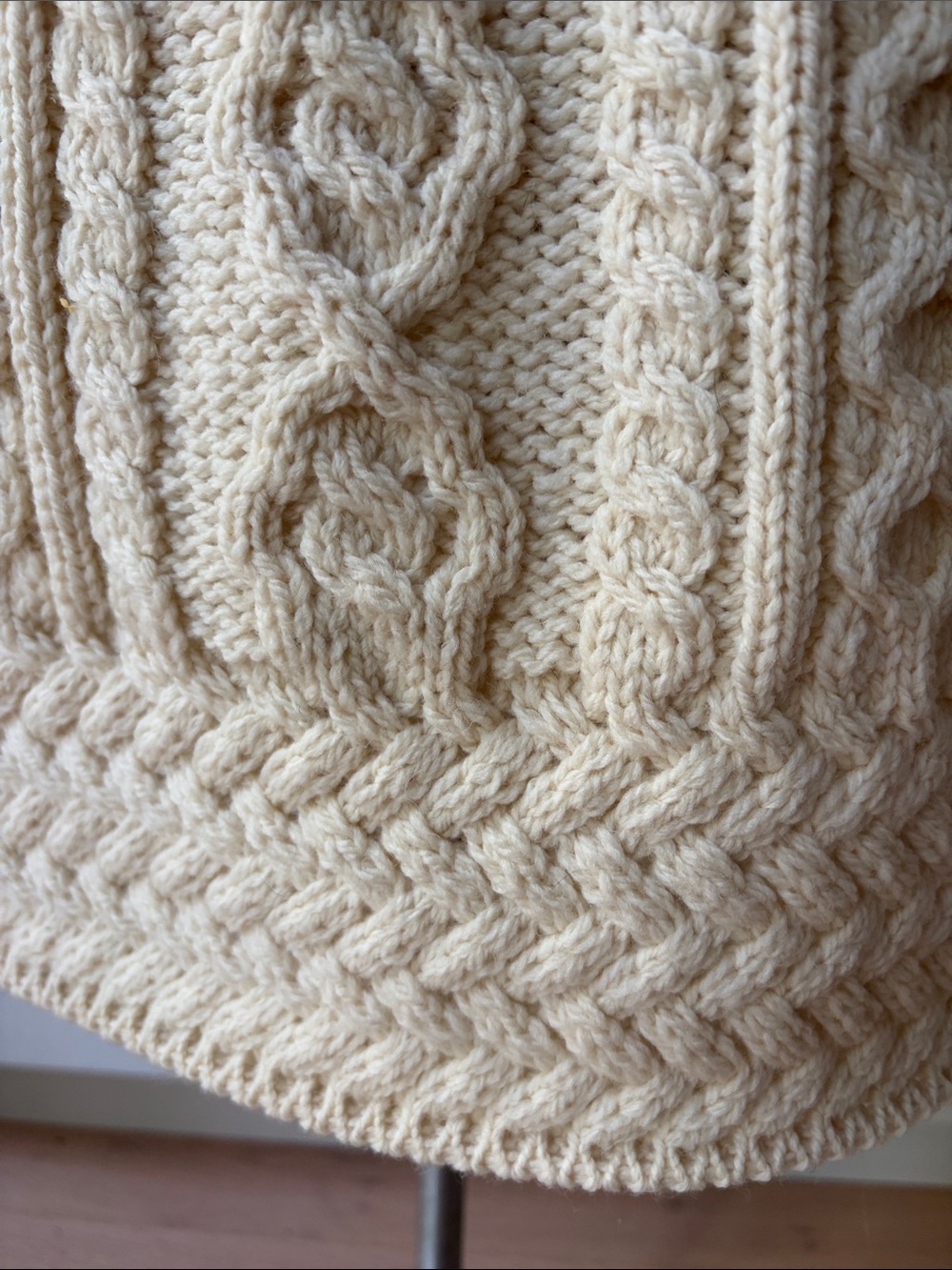 Carriag Donn 100% merino wool Cable-Knit Turtleneck Sweater made in Ireland ๐ฎ๐ช - Picture 5 of 10